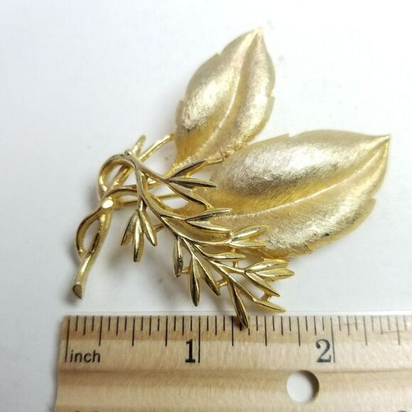 Vintage Sarah Coventry Large Gold Tone Leaf Design Brooch, 80s Style, Signed - Picture 5 of 7